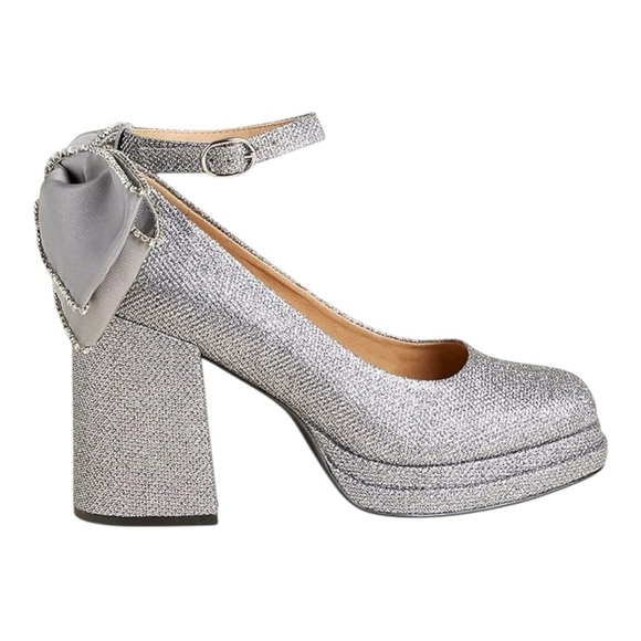 Torrid BETSEY JOHNSON SILVER BOW BACK HEEL size 7.5 (WW - WIDE WIDTH) NIB - Picture 1 of 15